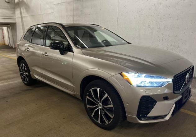 2023 Volvo XC60 B5 Ultimate Dark Theme