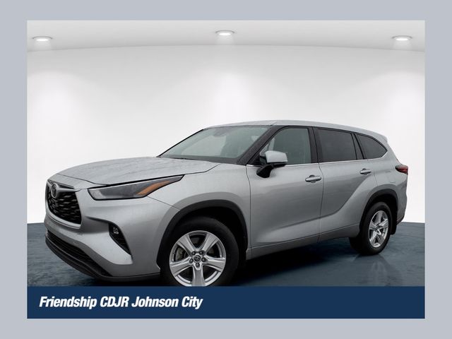 Celestial Silver Metallic 2023 Toyota Highlander LE FWD SUV / Crossover Front-Wheel Drive 8-Speed Automatic