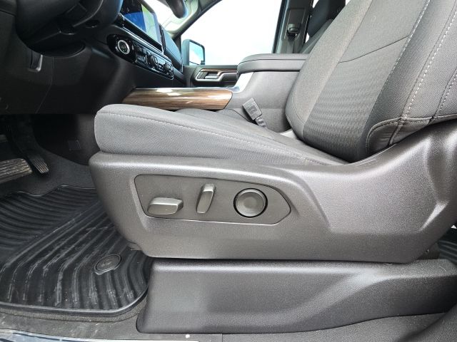 2024 Chevrolet Silverado 2500HD LT:45240A