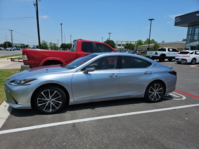 2022 Lexus ES Hybrid 300h Hero Image