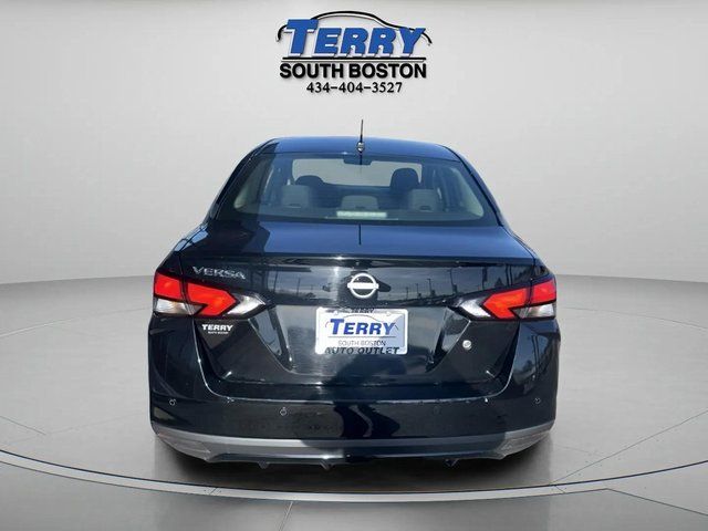 NissanVersa4