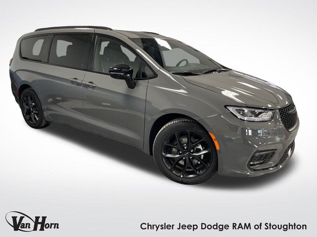 2025 Chrysler Pacifica Limited photo