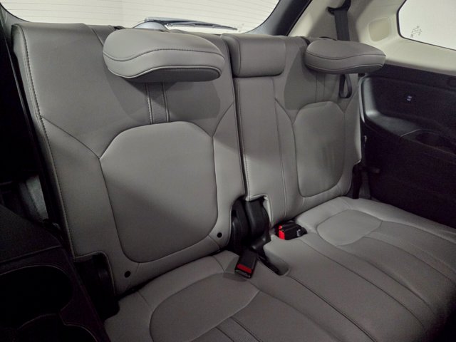 Used 2025 Honda Pilot SUV