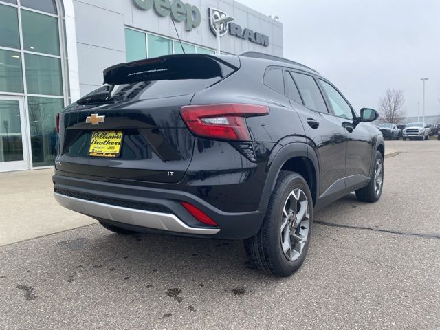 2025 Chevrolet Trax LT - Black Metallic exterior view 5