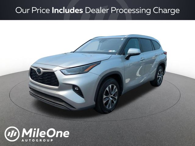 Celestial Silver Metallic 2023 Toyota Highlander SUV / Crossover Front-Wheel Drive 8-Speed Automatic