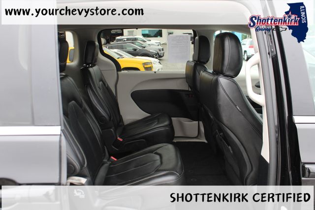 Used 2024 Chrysler Pacifica Van