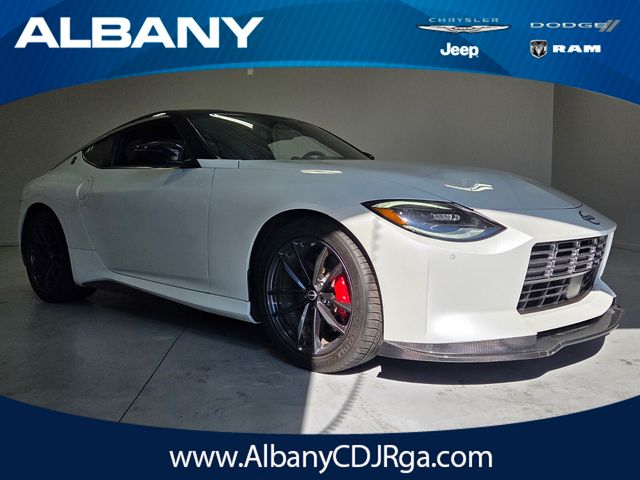 Everest White Pearl/Super Black 2023 Nissan Z Performance RWD Coupe Rear-Wheel Drive 9-Speed Automatic