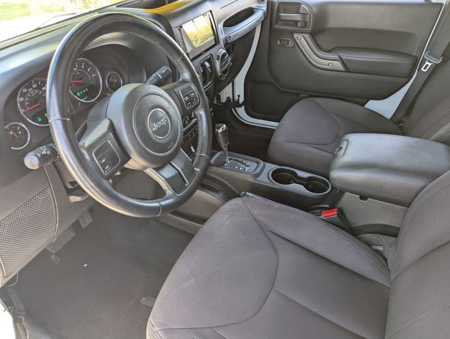 Used 2013 Bright White Clearcoat Jeep Unlimited Sport image 17