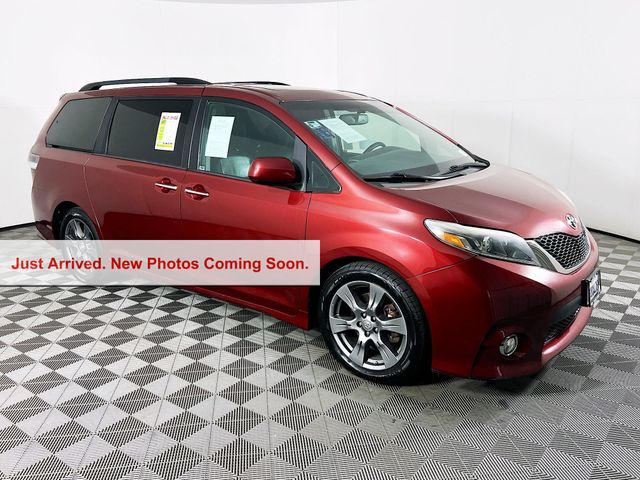 Salsa Red Pearl 2017 Toyota Sienna SE 8-Passenger FWD Minivan Front-Wheel Drive 8-Speed Automatic
