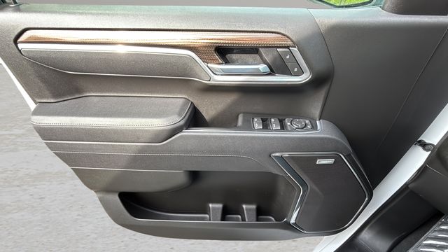 Used 2025 White Chevrolet RST image 18