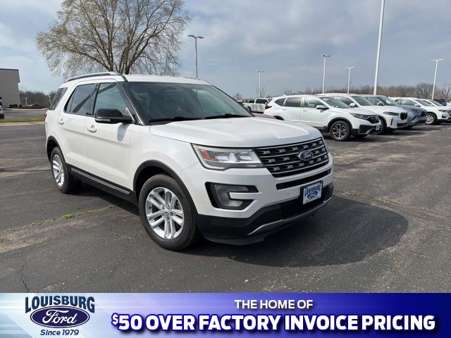 White Platinum Clearcoat Metallic 2017 Ford Explorer XLT SUV / Crossover Front-Wheel Drive 6-Speed Automatic