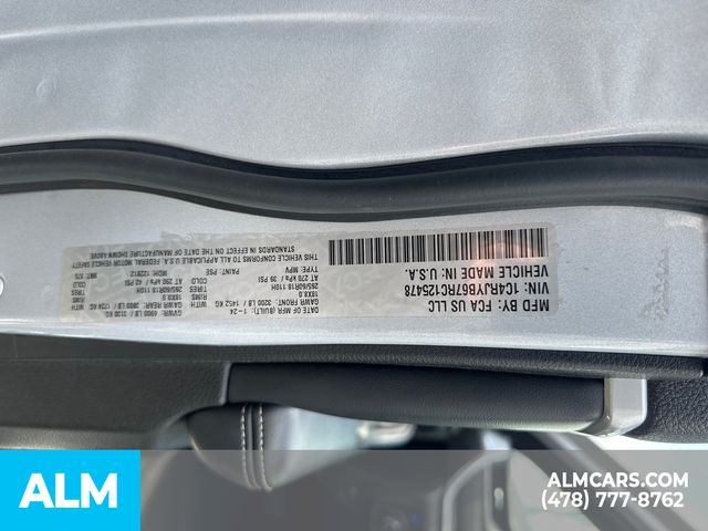Used 2024 Silver Jeep 4xe image 38