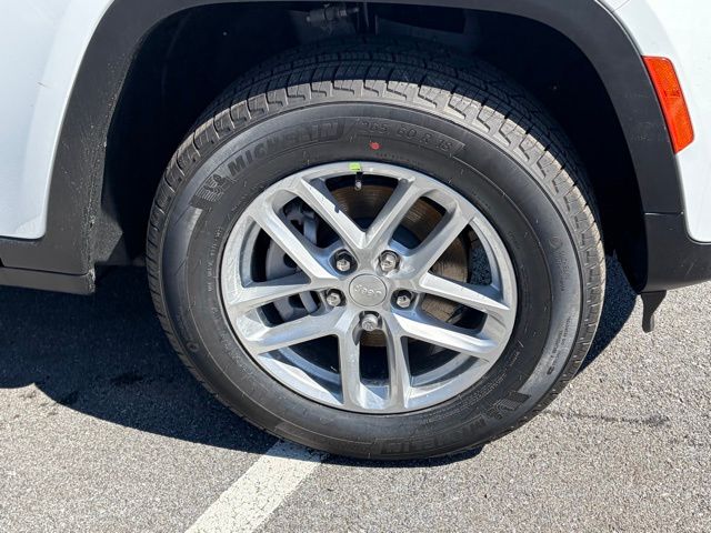 new 2026 Jeep Grand Cherokee car, priced at $42,089