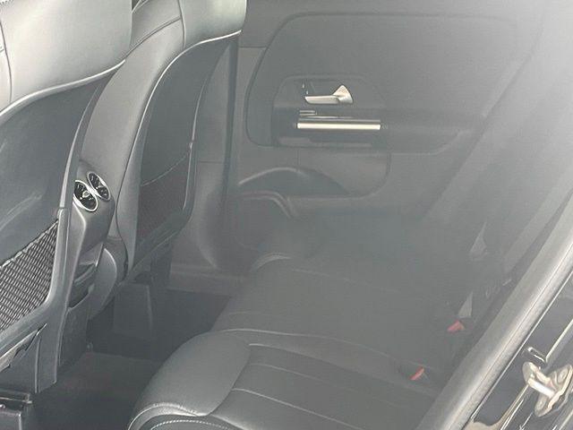Used 2022 Night Black Mercedes-Benz GLA 250 image 16