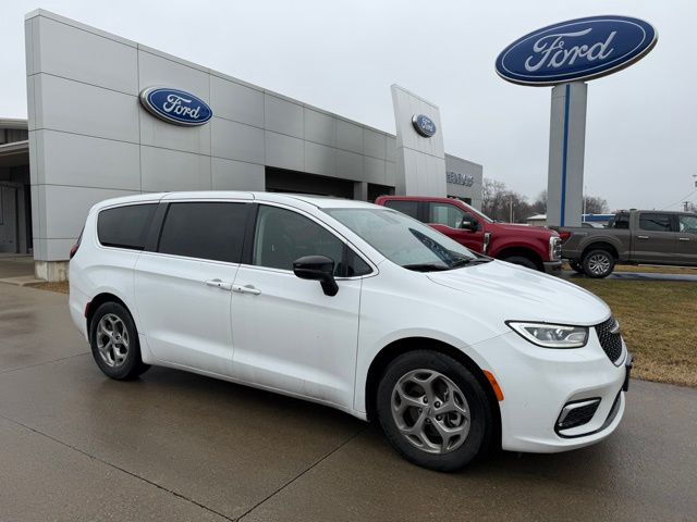 2024 Chrysler Pacifica Limited FWD