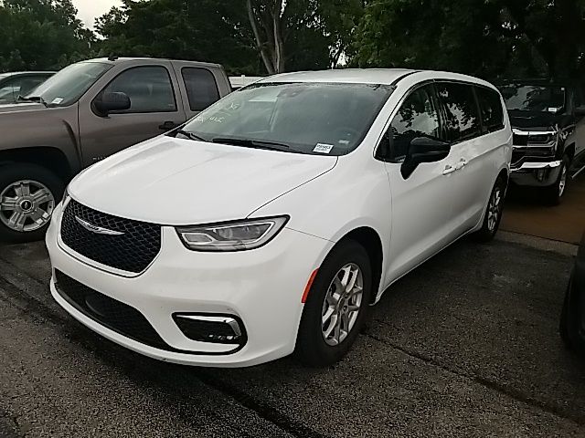 Used 2024 Chrysler Pacifica Van
