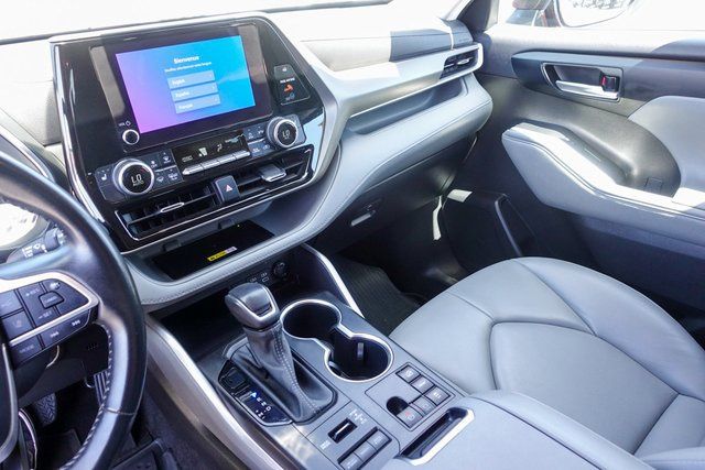 used 2023 Toyota Highlander car, priced at $34,099
