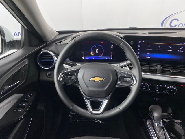 2025 Chevrolet Trax LT photo