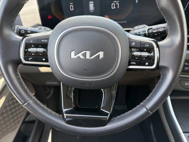 Used 2025 Kia Carnival Van