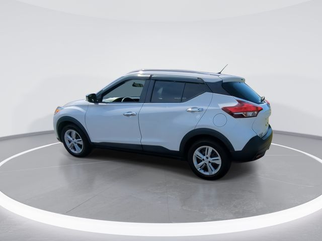 Used 2019 White Nissan S image 6