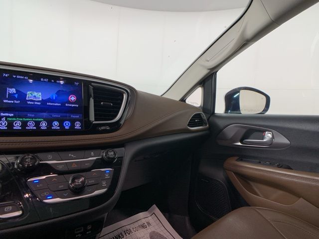 2017 Chrysler Pacifica Limited 17