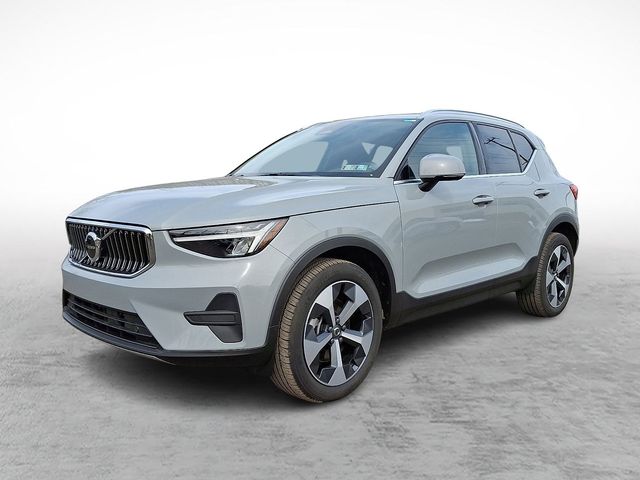 2025 Volvo XC40 B5 Core Bright Theme AWD