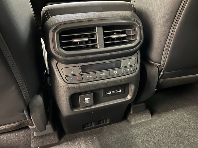 2025 Honda Pilot Elite photo