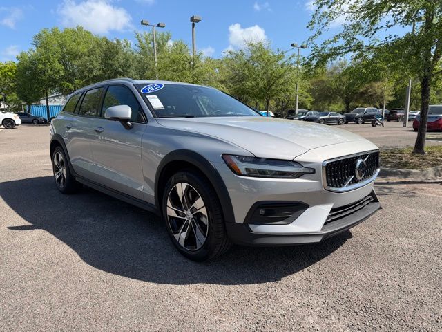 Silver Dawn Metallic 2025 Volvo V60 Cross Country B5 Plus AWD Wagon All-Wheel Drive Automatic