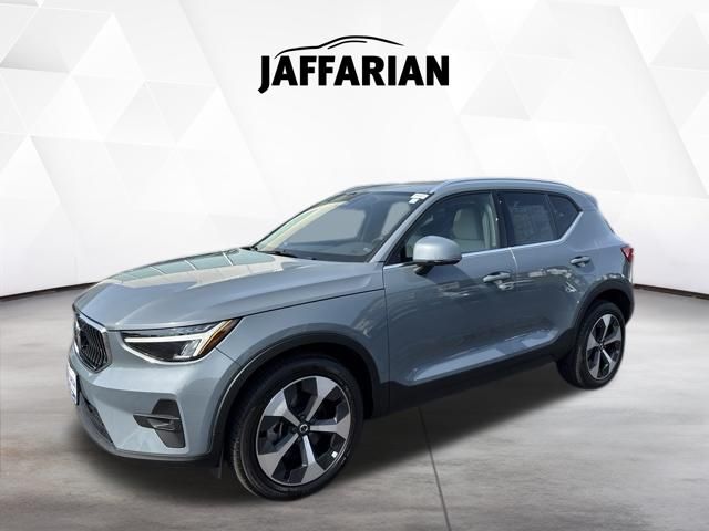 Used 2023 Volvo XC40 SUV