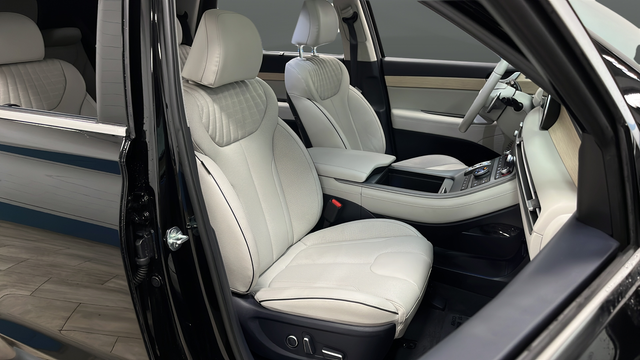 Used 2025 Abyss Black Pearl Hyundai Limited image 25
