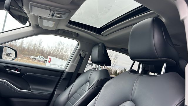 Used 2021 Toyota Highlander Hybrid SUV