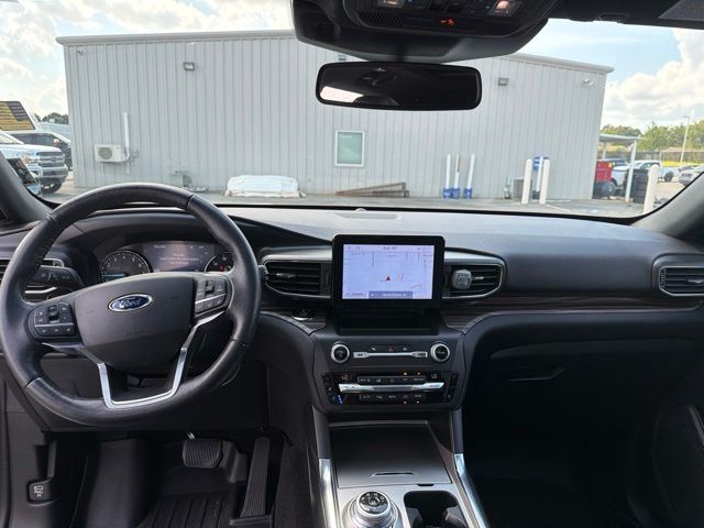 Used 2020 White Ford Limited image 11
