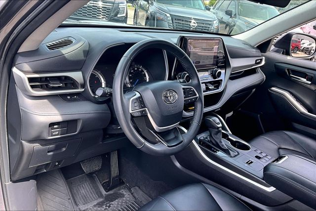 Used 2024 Toyota Highlander Hybrid XLE 4D Sport Utility