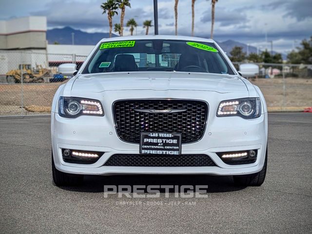 2022 Chrysler 300 Touring 3