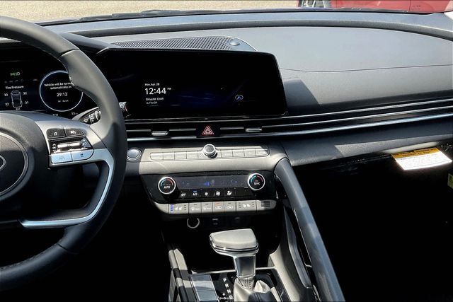 2025 Hyundai Elantra Hybrid Limited photo