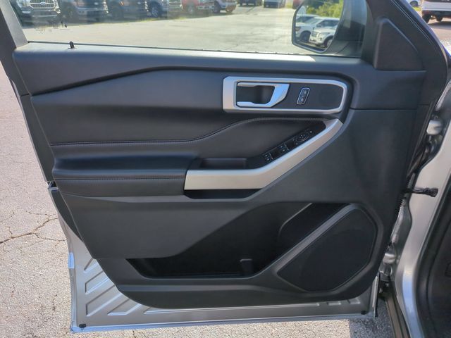 Used 2024 Silver Ford XLT image 12