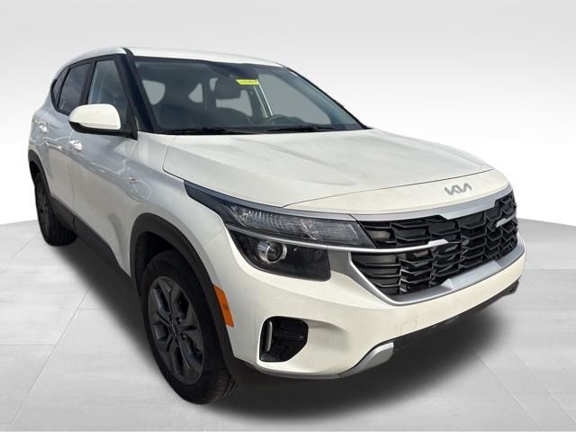 Snow White Pearl 2025 Kia Seltos LX AWD SUV / Crossover All-Wheel Drive Continuously Variable Transmission