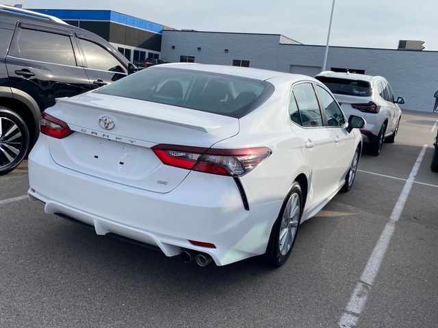 2022 Toyota Camry SE 3