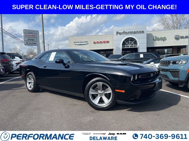 Pitch Black Clearcoat 2016 Dodge Challenger SXT RWD Coupe Rear-Wheel Drive 8-Speed Automatic