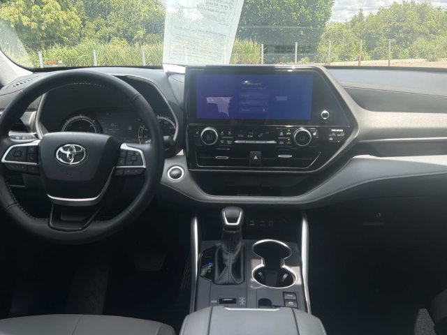 Used 2025 Toyota Highlander Hybrid SUV