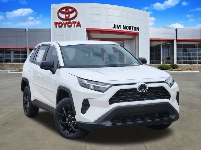 2025 Toyota RAV4 LE's photo