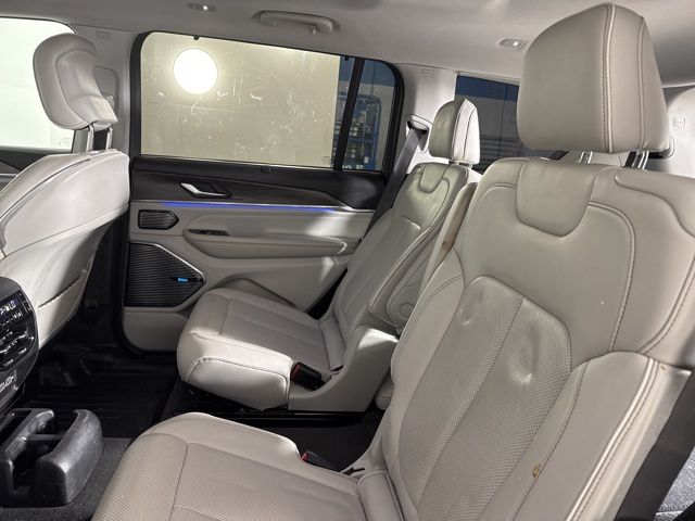 2022 Silver Zynith Jeep Grand Cherokee L Overland RWD SUV
