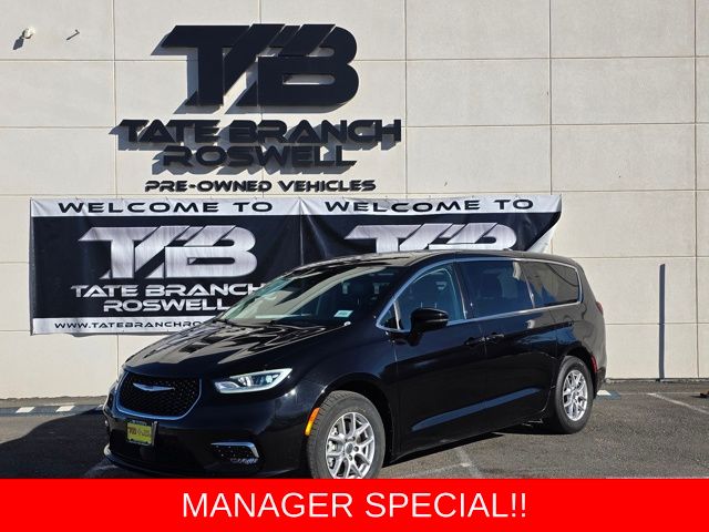 Diamond Black Crystal Pearlcoat 2024 Chrysler Pacifica Touring L FWD Minivan Front-Wheel Drive 9-Speed Automatic