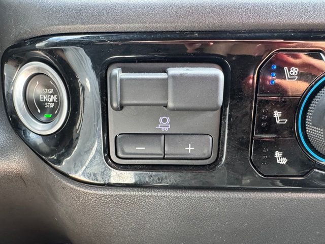 Used 2022 Blue Chevrolet ZR2 image 29