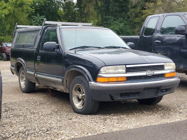 Mist Black Metallic 1999 Chevrolet S-10 Pickup Truck Rear-Wheel Drive 5-Speed Manual