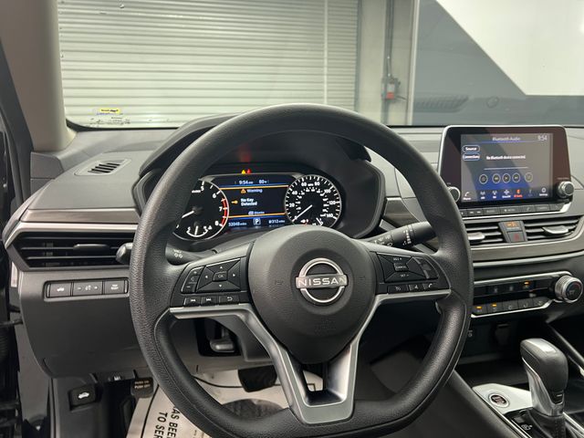 2024 Super Black Clearcoat Nissan Altima 2.5 SV FWD Sedan