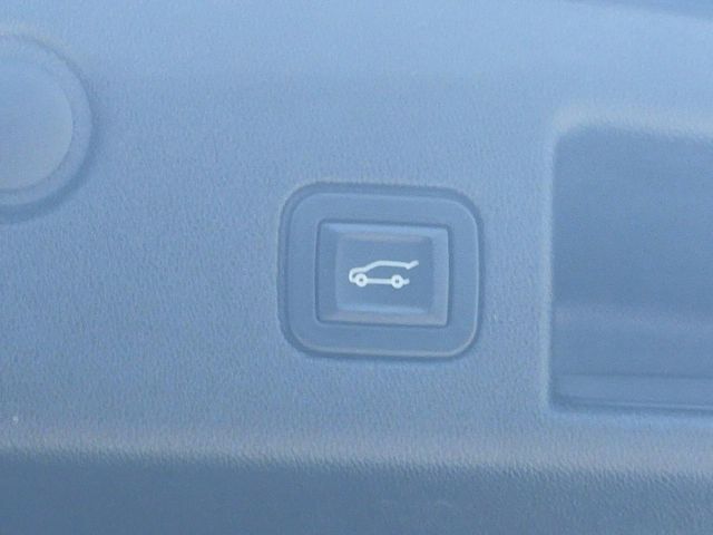 Used 2018 Black Chevrolet Premier image 9