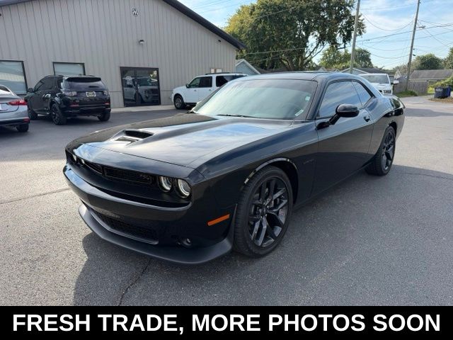 Pitch Black Clearcoat 2022 Dodge Challenger Coupe Rear-Wheel Drive 8-Speed Automatic