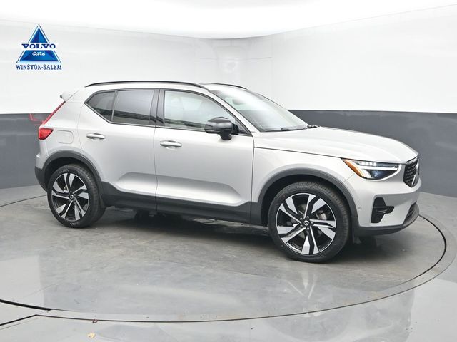 Silver Dawn Metallic 2023 Volvo XC40 B5 Plus Dark Theme AWD SUV / Crossover All-Wheel Drive Automatic