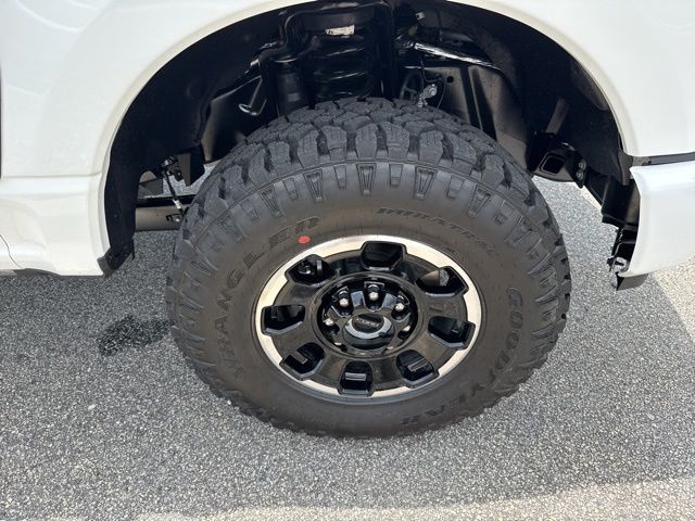 New 2026 White Ford Platinum image 13